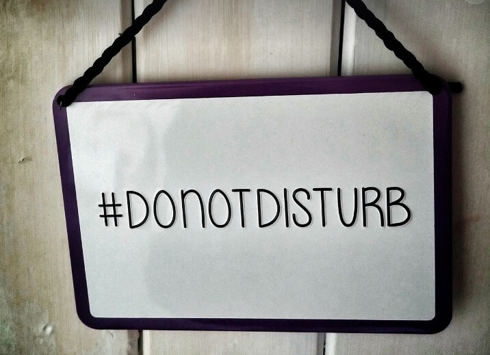 Do-not-disturb-팻말